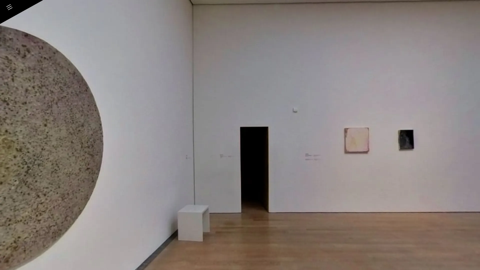 One of the real 360° stations: a museum hall captured in the full round.